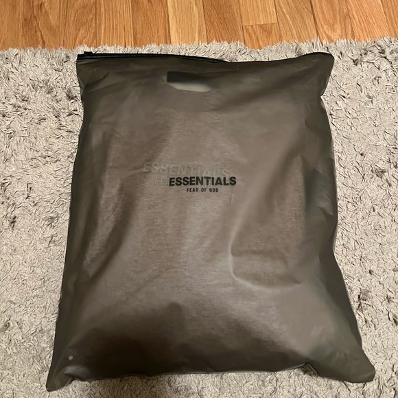 NWT Fear of God Essentials Crew Neck Sweatshirt - Picture 3 of 9